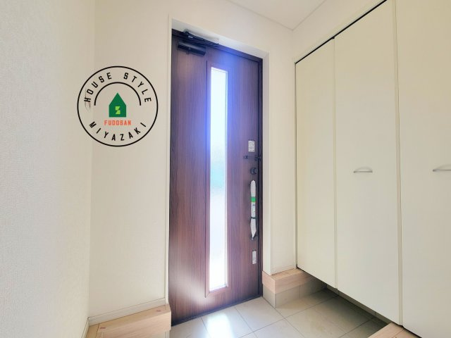 宮崎市島之内第12-2棟（2号棟）の防犯設備|【電子キー】 玄関ドアのカギの開け閉めも、これからは電子錠でスマートに。