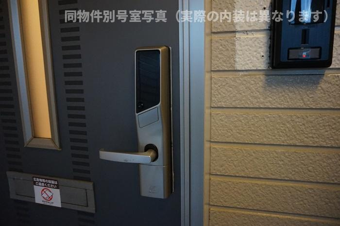 ウィング青山Ⅱの玄関