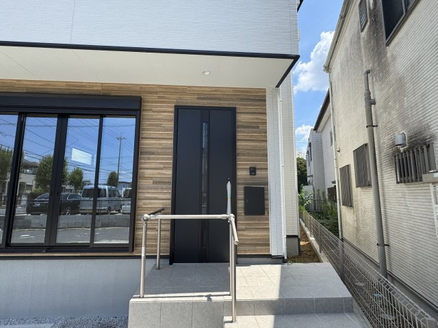 流山市加１丁目新築戸建【流山北小学校：2分】のエントランス|エントランス・玄関ポーチ