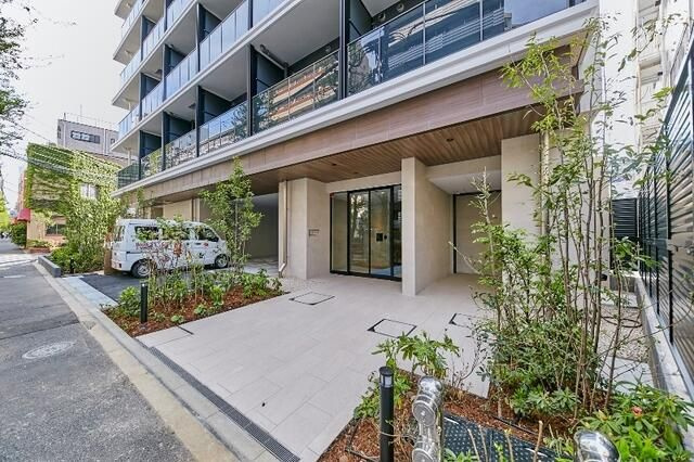 ワンルーフレジデンス中野南台のエントランス