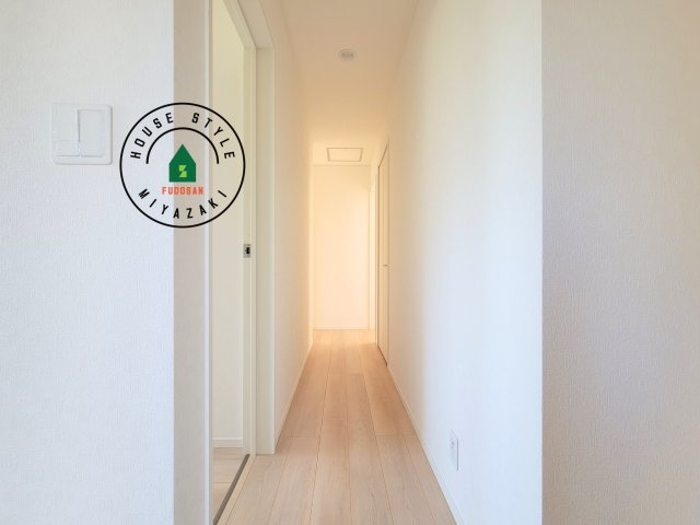 宮崎市恒久第14-4棟（2号棟）の内装|平屋はワンフロアしかないため、部屋と部屋の距離が近くなります。 生活音の緩衝材として廊下を活用するのがおすすめです。