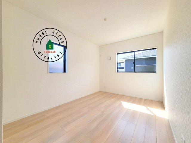 宮崎市恒久第14-4棟（2号棟）の寝室|主寝室には収納力に優れたクローゼットがありますので、お部屋もすっきり片付きます。