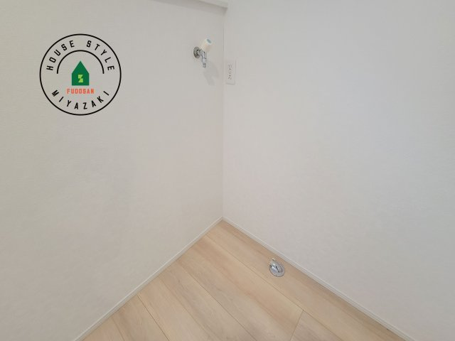 宮崎市恒久第14-4棟（2号棟）の設備|ランドリースペースとなります。広々して有効的にご使用できます。 