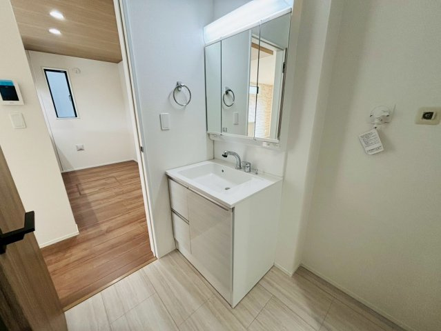 酒々井３期　新築戸建　１号棟の独立洗面台