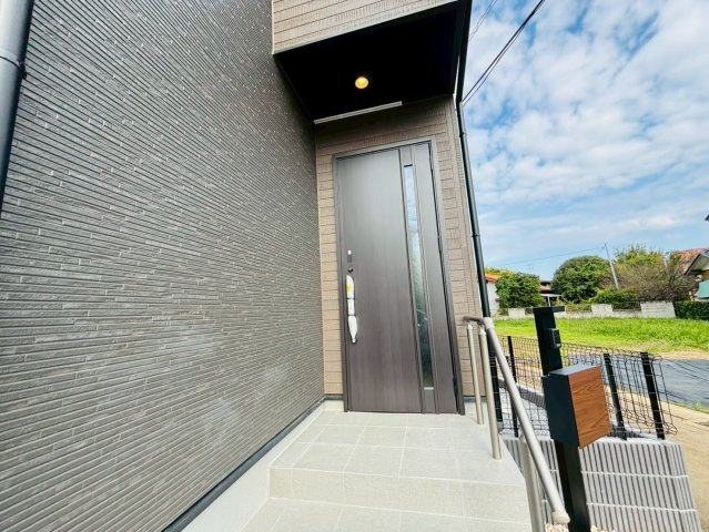 酒々井３期　新築戸建　１号棟の玄関