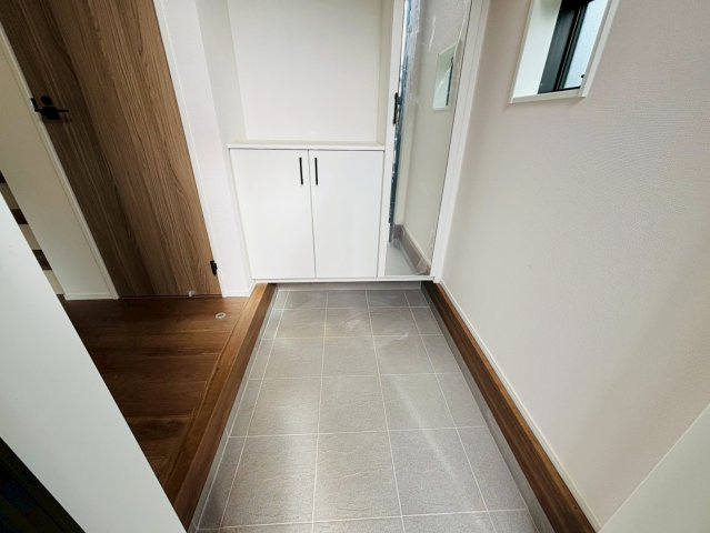 酒々井３期　新築戸建　１号棟の玄関