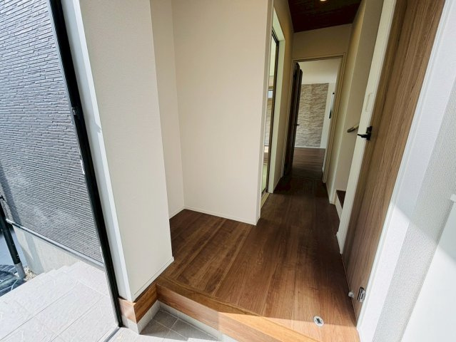 酒々井３期　新築戸建　１号棟の玄関