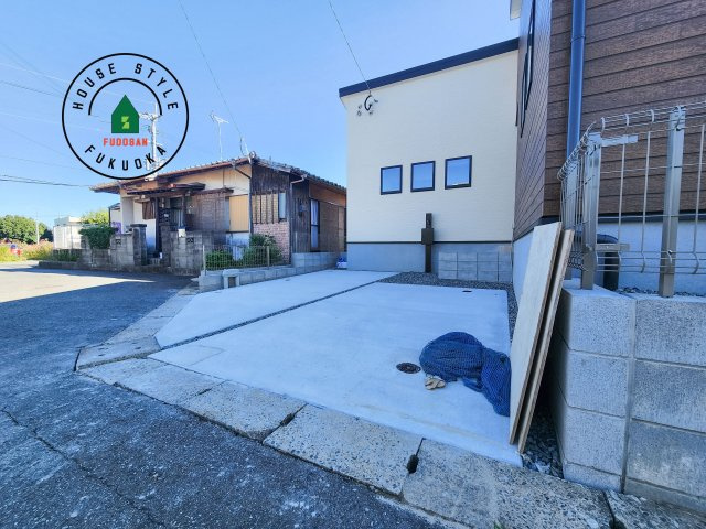 糸島市板持第1-1棟(1号棟)の駐車場|広々した駐車場になります。3台並列駐車となります。