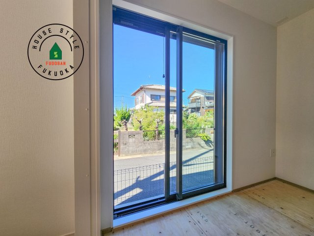 糸島市板持第1-1棟(1号棟)の展望|窓から緑が見える物件も魅力的です。