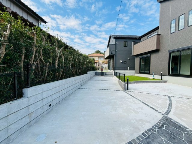 酒々井３期　新築戸建　2号棟の駐車場