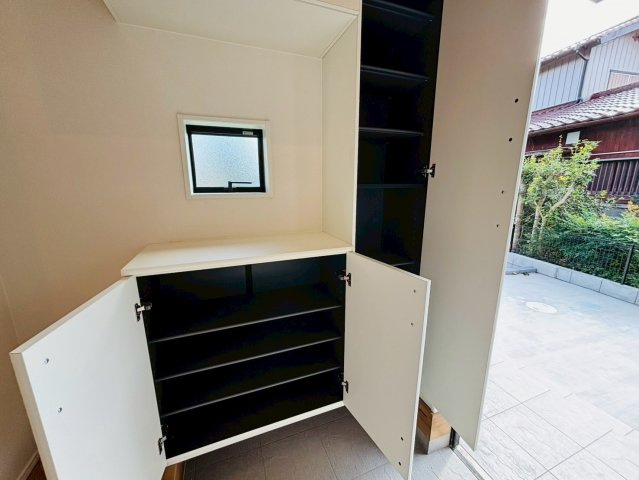 酒々井３期　新築戸建　2号棟の玄関