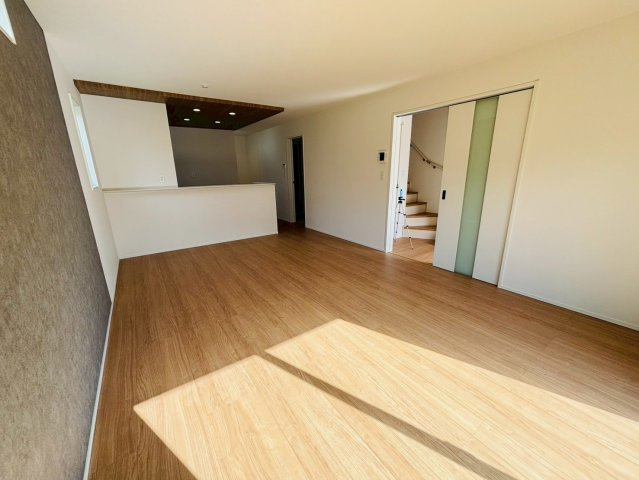 酒々井３期　新築戸建　2号棟の居間・リビング