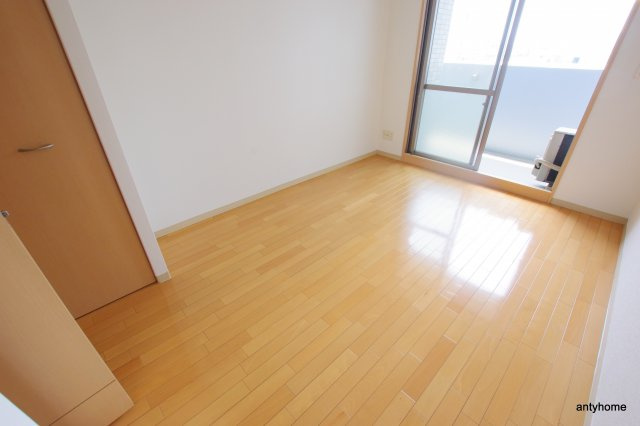 エスリード野田阪神駅前　仲介手数料無料の居間・リビング