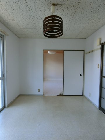 アーバン錦町の洋室