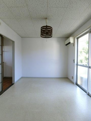 アーバン錦町の洋室