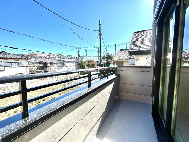 練馬区下石神井4丁目新築戸建　1号棟のバルコニー|見晴らしの良いバルコニーにしっかりと日が当たります。