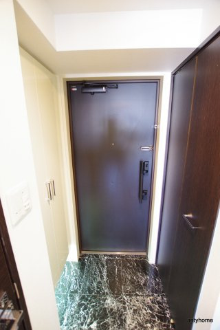 エスティメゾン京橋　仲介手数料無料の玄関