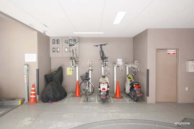 エスティメゾン京橋　仲介手数料無料の駐車場