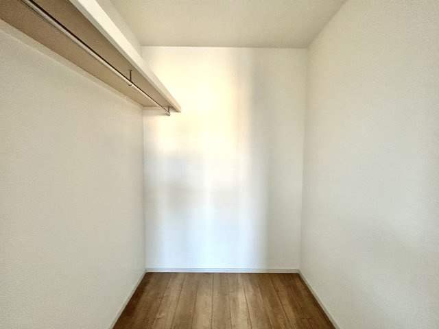 練馬区下石神井4丁目新築戸建　2号棟の収納|洋室内WICでございます。
大容量の収納は魅力的です。