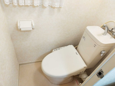 【トイレ】 | 金剛グリーンハイツ | 温水洗浄便座が付いています