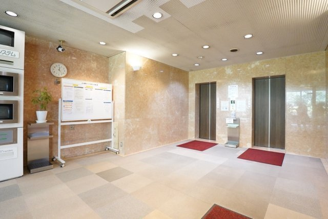 ルネ御苑プラザのロビー|ルネ御苑プラザ
