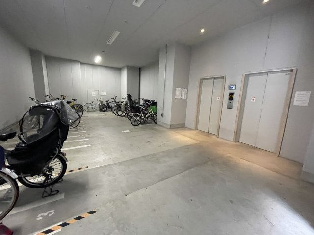 レジデンス梅田ローレルタワーの駐車場