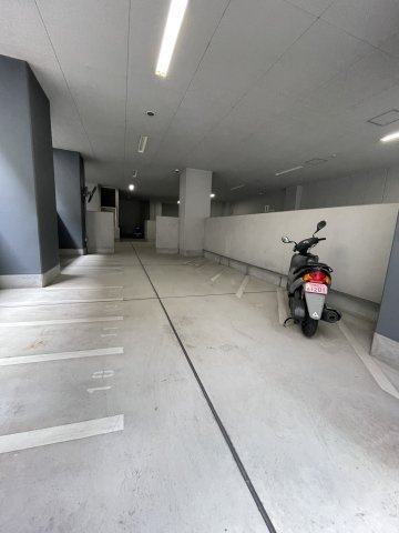 レジデンス梅田ローレルタワーの駐車場
