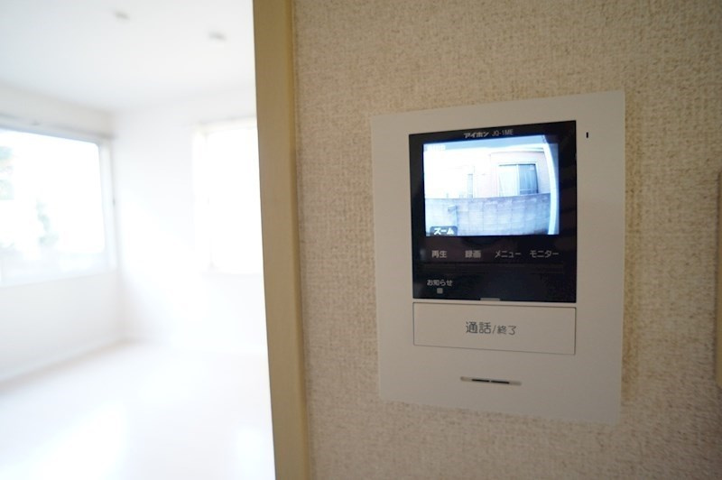 ポーエルⅥ　Ｃ棟のセキュリティ|モニター付きインターホン♪室内から来訪者の確認♪