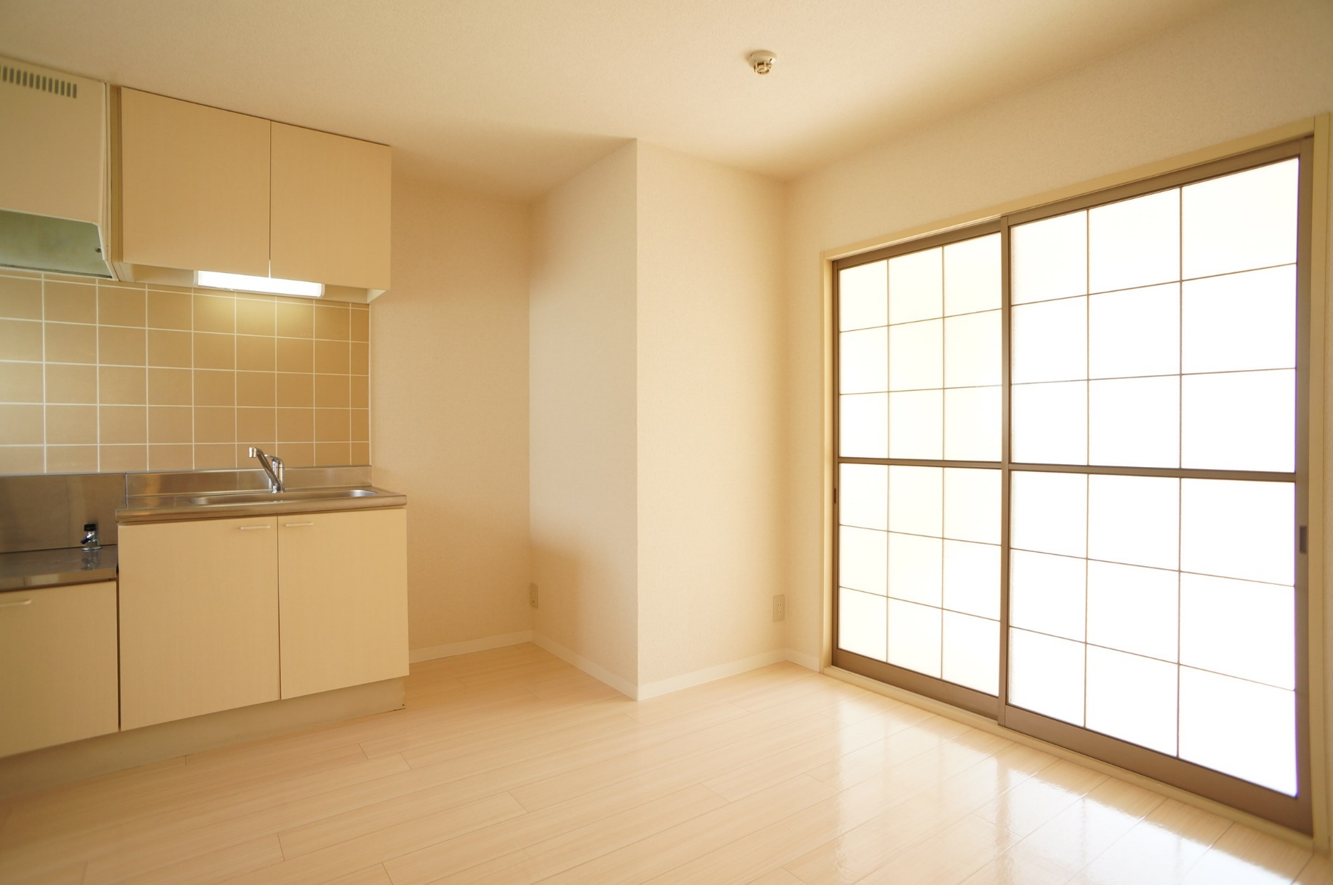 ポーエルⅥ　Ｃ棟の居間・リビング|広めのダイニングキッチン♪