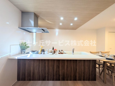 【キッチン】 | 浜松市中央区鴨江2丁目 新築一戸建て | 前から見たキッチンです