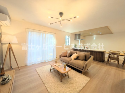 【居間・リビング】 | 浜松市中央区鴨江2丁目 新築一戸建て | リビングです
