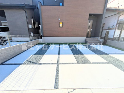 【駐車場】 | 浜松市中央区鴨江2丁目 新築一戸建て | ２台駐車可能です