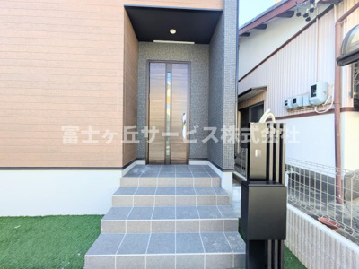 【エントランス】 | 浜松市中央区鴨江2丁目 新築一戸建て | エントランスです