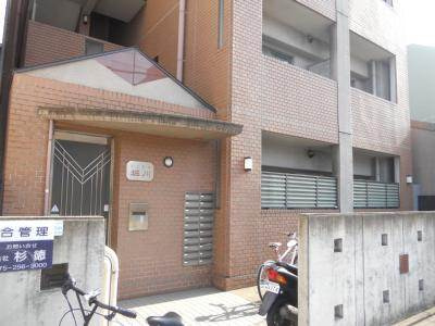 ジュネス堀川のエントランス