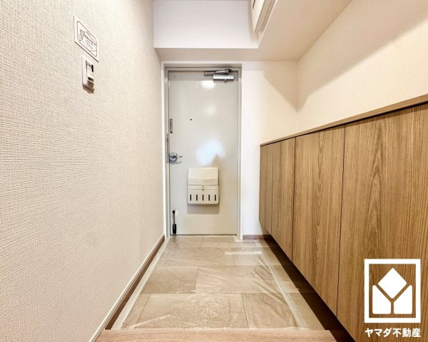 藤和伏見コープの玄関