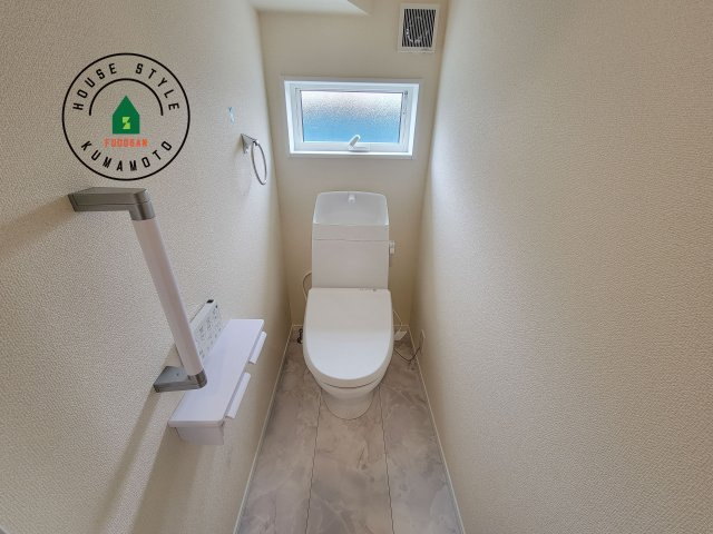 熊本市北区麻生田5丁目第7-2棟（2号棟）のトイレ|温水洗浄便座を完備しております。2ヶ所にトイレがあるのは朝の慌ただしい時間も安心です。