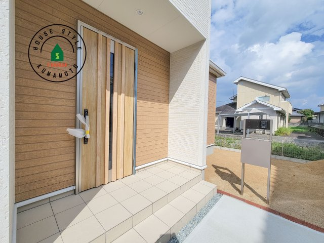 熊本市北区麻生田5丁目第7-2棟（2号棟）の玄関|おでかけの時も帰った時も、「我が家」を最初に感じでもらえる素敵な空間に。