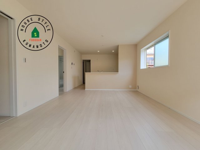 熊本市北区麻生田5丁目第7-2棟（2号棟）の居間・リビング|多くの時間を過すことになるリビングだからこそ、いつも穏やかな空間・解放感が味わえ毎日が充実します。