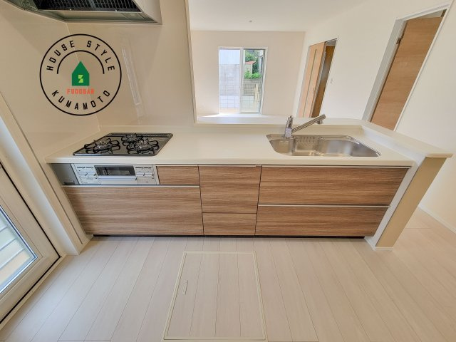 熊本市北区麻生田5丁目第7-2棟（2号棟）のキッチン|ご家族を近くに感じられる対面キッチンのLDK。会話もはずみそうですね。