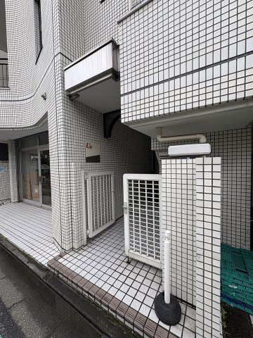 【エントランス】 | アーバンハウス駒場 | 月額管理料無料！賃貸管理はアブレイズパートナーズにお任せを！