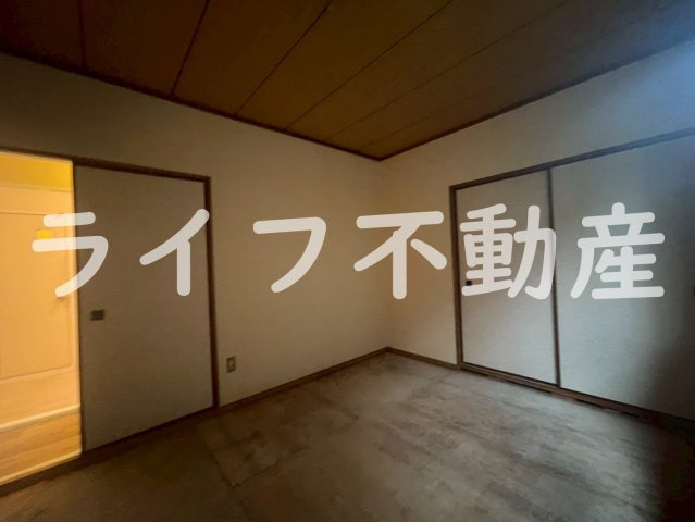 ロイヤルハイツの寝室|開放的な寝室です
