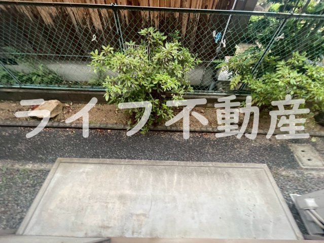 ロイヤルハイツのバルコニー|開放的で明るい空間を演出してくれるバルコニーです