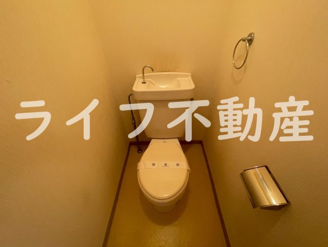 ロイヤルハイツのトイレ|ゆったりとした空間のトイレです