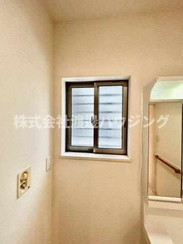 山手台新町１丁目一戸建のその他|洗面にも窓