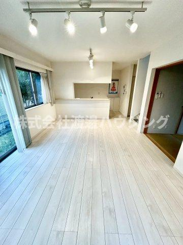 山手台新町１丁目一戸建の居間・リビング