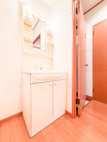 エスペランサ壱番館の洗面所|明るい洗面所です☆