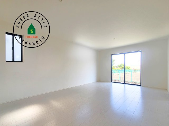 熊本市中央区琴平2丁目第2-5棟（1号棟）　の内観：施工例|ご家族を近くに感じられる対面キッチンのLDK。会話もはずみそうですね。