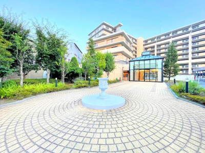 【外観】 | グランシティレイディアント横濱 | ◆堂々たる大型マンションが街にそびえ、洗練された外観が日常を上質に彩ります。
