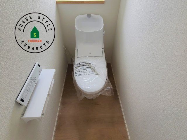 熊本市中央区琴平2丁目第2-5棟（2号棟）　の内観：施工例|温水洗浄便座を完備しております。2ヶ所にトイレがあるのは朝の慌ただしい時間も安心です。