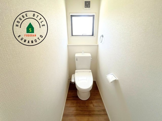 熊本市中央区琴平2丁目第2-5棟（4号棟）　の内観：施工例|温水洗浄便座を完備しております。2ヶ所にトイレがあるのは朝の慌ただしい時間も安心です。